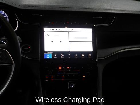 Used 2023 Jeep Grand Cherokee Limited w/ Luxury Tech Group II image 13