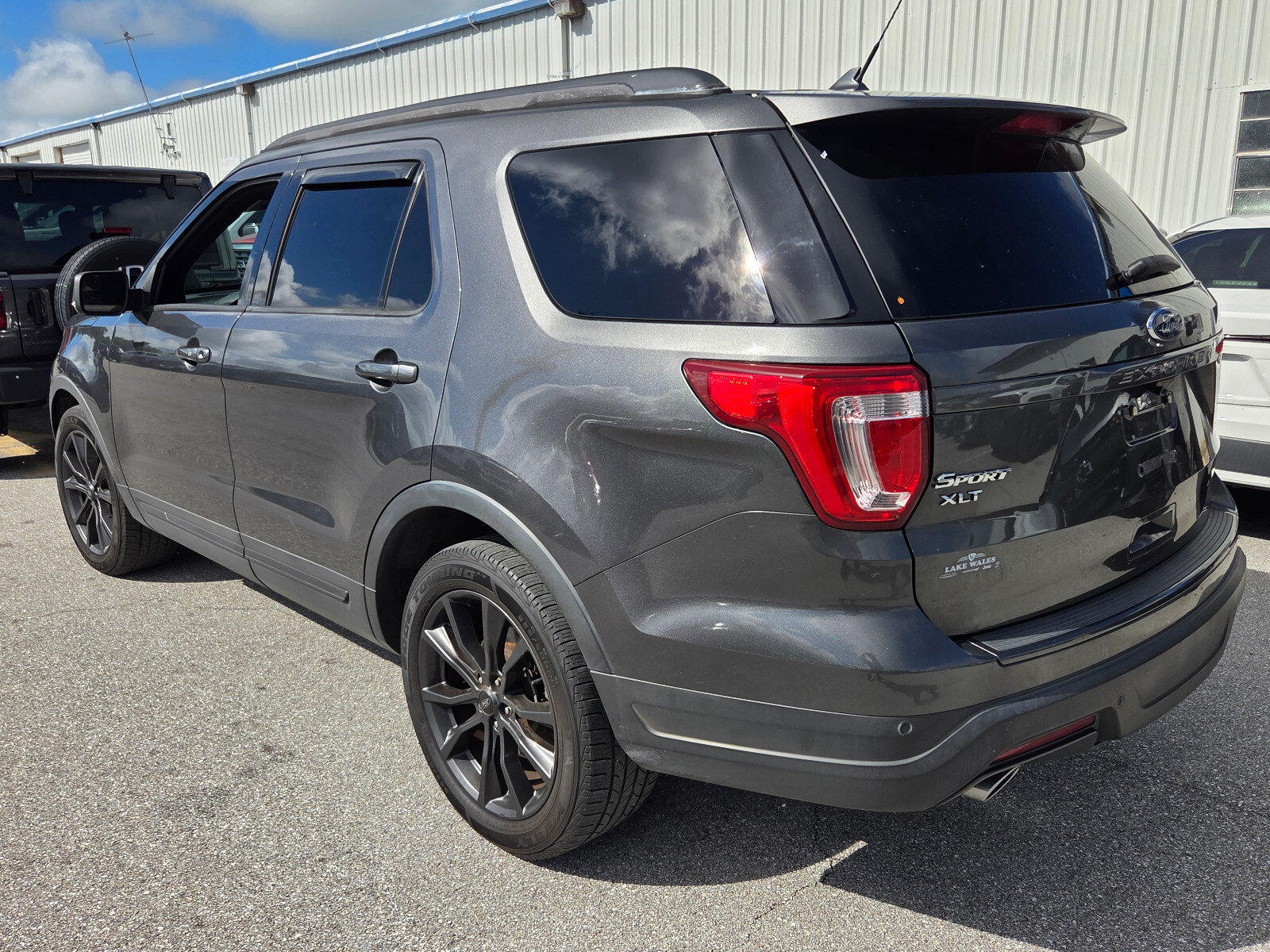 Used 2018 Ford Explorer XLT w/ Equipment Group 202A FWD image 4