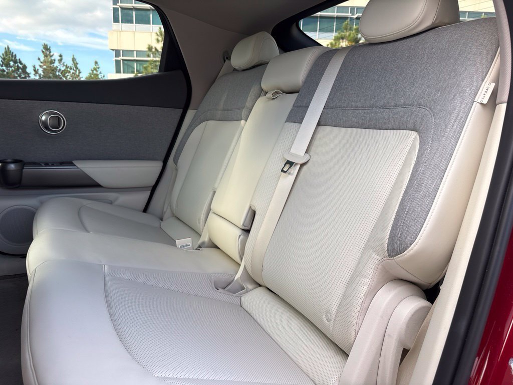 Used 2024 Genesis GV60 RWD image 21