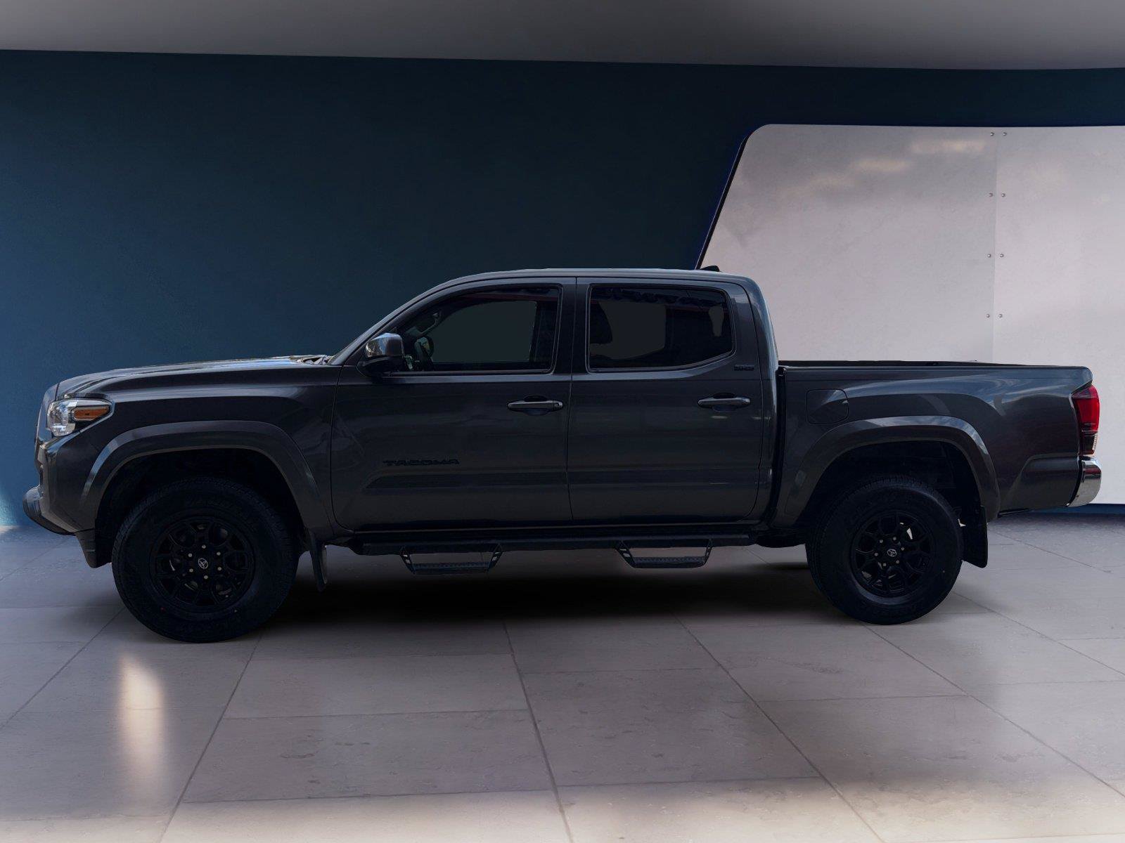 Used 2022 Toyota Tacoma SR5 RWD image 2