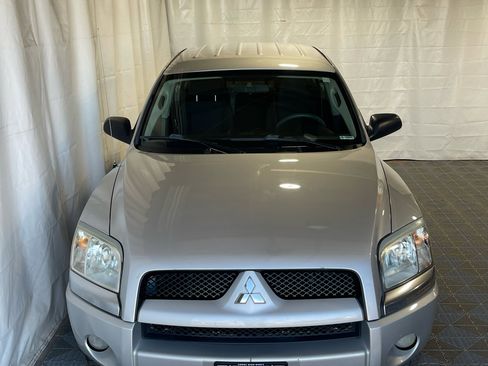 Used 2006 Mitsubishi Raider LS image 3
