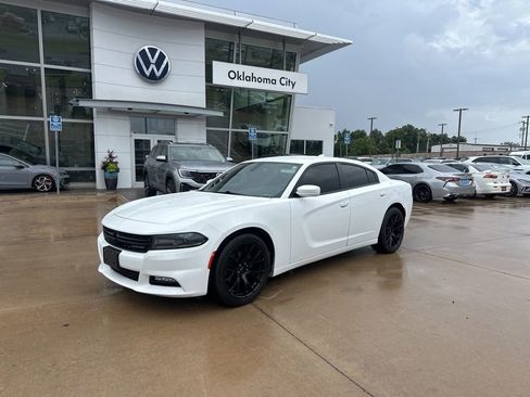 Used 2016 Dodge Charger SXT RWD image 1