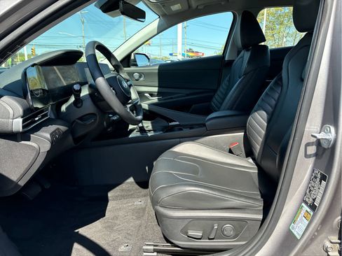 Used 2024 Hyundai Elantra Limited FWD image 8