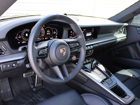 Used 2025 Porsche 911 Carrera image 4