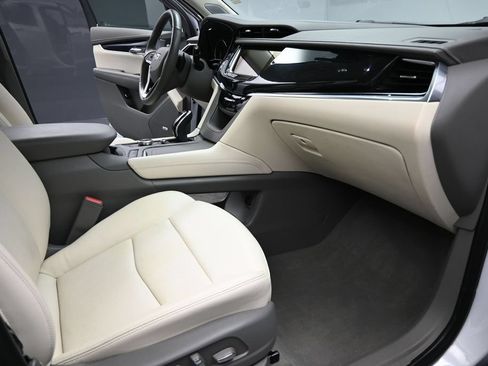 Certified 2024 Cadillac XT6 Premium Luxury w/ LPO, Floor Liner Package AWD/4WD image 26