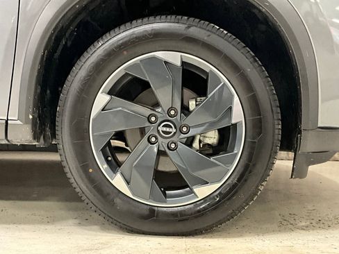 Used 2025 Nissan Rogue SV AWD/4WD image 11