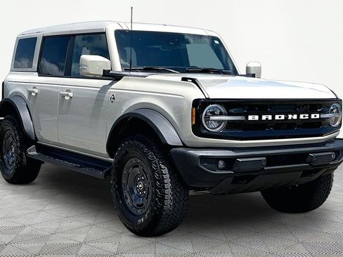 Certified 2025 Ford Bronco Outer Banks w/ Sasquatch Package AWD/4WD image 12