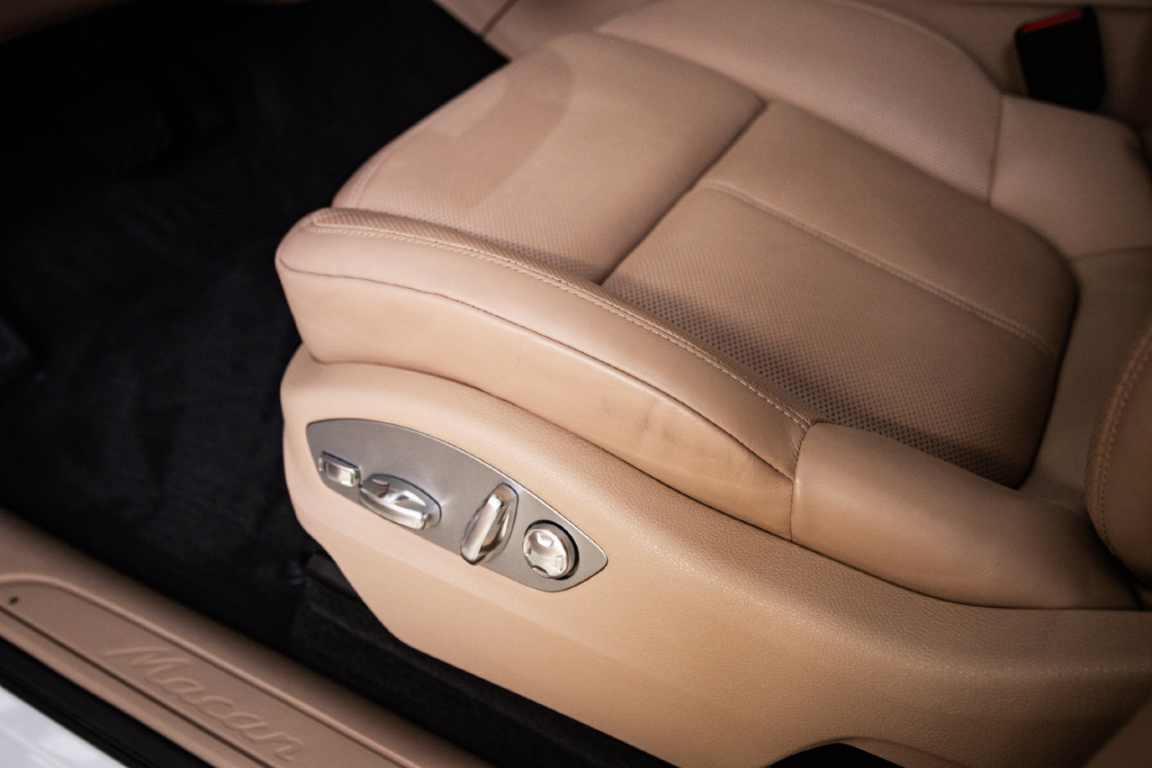 Certified 2023 Porsche Macan AWD/4WD image 14