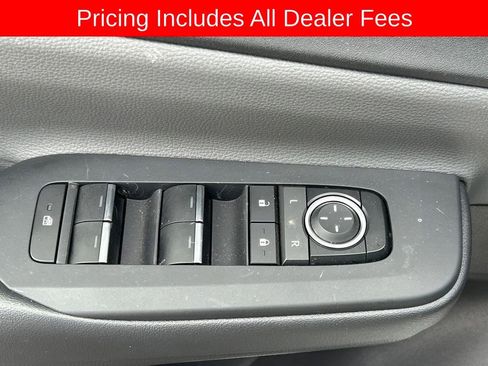 Used 2024 Toyota Prius XLE FWD image 4