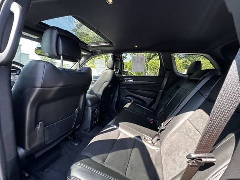 Used 2022 Jeep Grand Cherokee Laredo X AWD/4WD image 18
