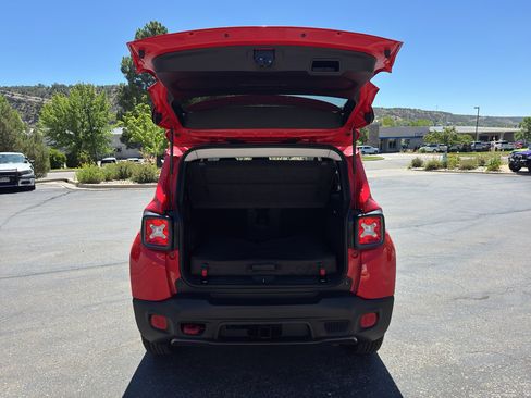 Used 2018 Jeep Renegade Trailhawk AWD/4WD image 11