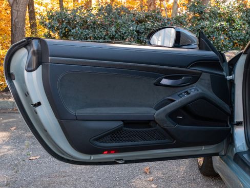 Used 2024 Porsche 718 Cayman GT4 RS image 31