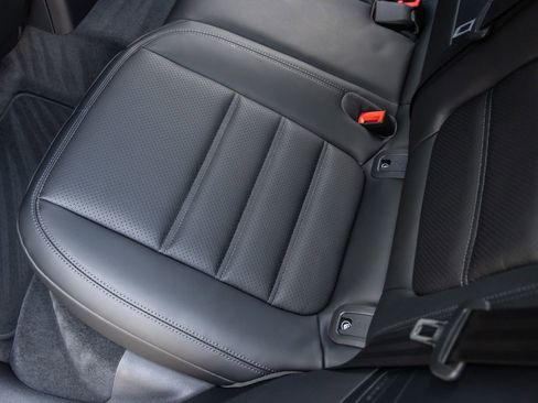 Certified 2026 Porsche Macan AWD/4WD image 35