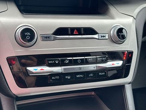 Used 2022 Ford Explorer XLT image 26