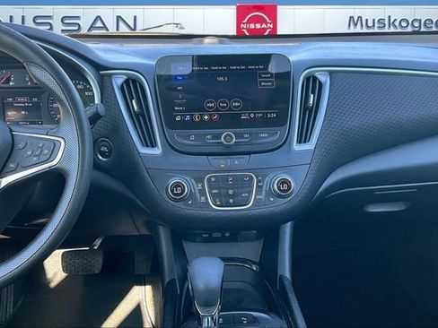 Used 2024 Chevrolet Malibu LT image 9