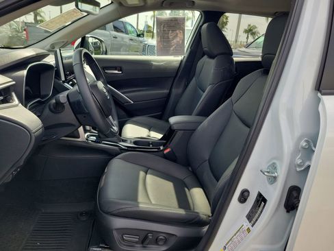 Used 2024 Toyota Corolla Cross XLE w/ Convenience Package FWD image 19