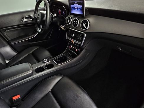 Used 2020 Mercedes-Benz GLA 250 4MATIC w/ Premium Package image 28
