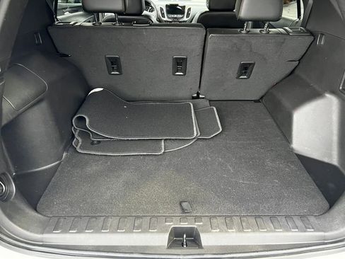 Used 2023 Chevrolet Equinox Premier image 19