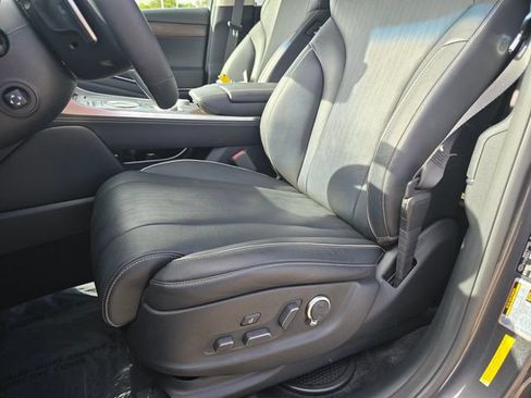 Used 2022 Genesis GV80 2.5T w/ Prestige Package 04 AWD/4WD image 5