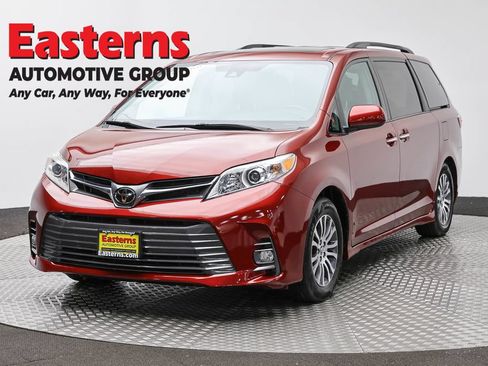Used 2019 Toyota Sienna XLE FWD image 1