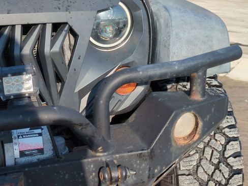 Used 2012 Jeep Wrangler Unlimited Sport image 13