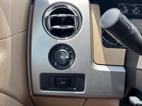Used 2011 Ford F150 Lariat w/ Lariat Chrome Pkg RWD image 26