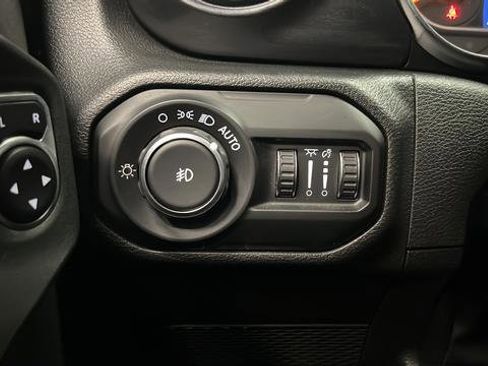 Used 2022 Jeep Wrangler Unlimited Sport image 31