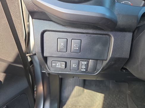 Certified 2022 Toyota Tacoma SR5 image 28