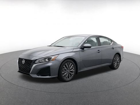 Used 2026 Nissan Altima 2.5 SV FWD image 3