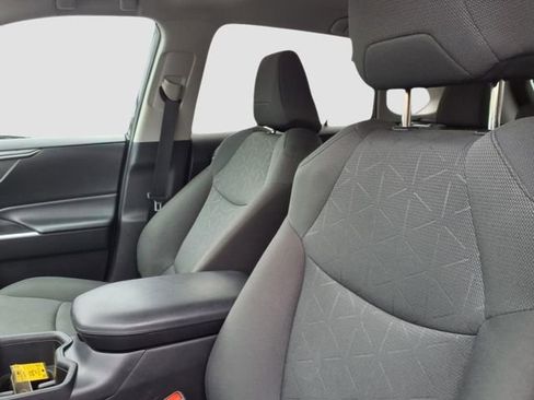 Used 2023 Toyota RAV4 XLE image 18