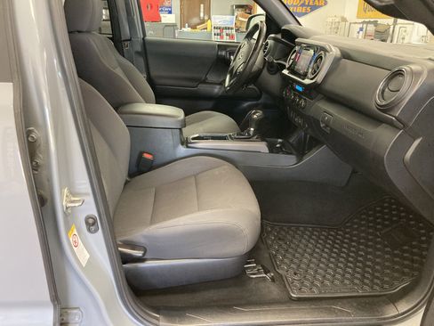 Used 2019 Toyota Tacoma 4x4 Double Cab image 18