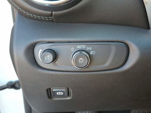 Used 2019 Chevrolet Blazer LT image 23