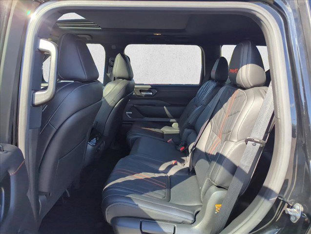 Used 2025 Nissan Armada PRO-4X w/ Pro-4X Premium Package AWD/4WD image 20
