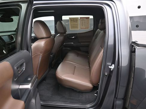 Certified 2022 Toyota Tacoma Limited AWD/4WD image 30