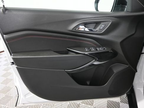 Used 2024 Chevrolet Trax RS FWD image 18