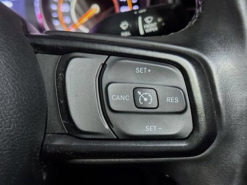 Used 2018 Jeep Wrangler Unlimited Sport S AWD/4WD image 36
