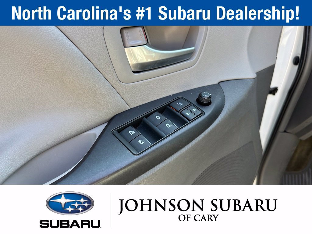 Used 2015 Toyota Sienna LE FWD image 17
