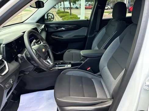 Certified 2025 Chevrolet TrailBlazer LT w/ Convenience Package FWD image 11