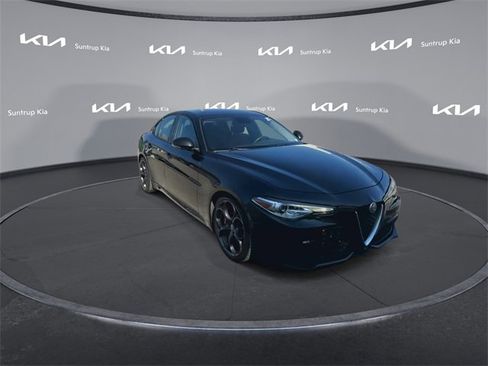 Used 2017 Alfa Romeo Giulia Ti w/ TI 19" Sport Package image 2