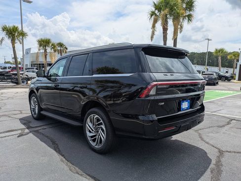 New 2027 Lincoln Navigator Premiere RWD image 6
