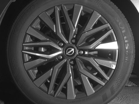 Used 2025 Nissan Altima 2.5 SV FWD image 12
