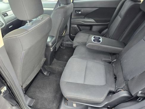 Used 2018 Mitsubishi Outlander ES FWD image 18