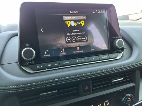Used 2025 Nissan Rogue SV AWD/4WD image 26
