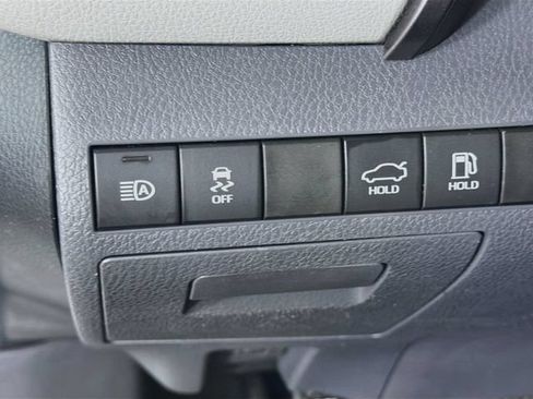 Used 2019 Toyota Camry SE FWD image 12