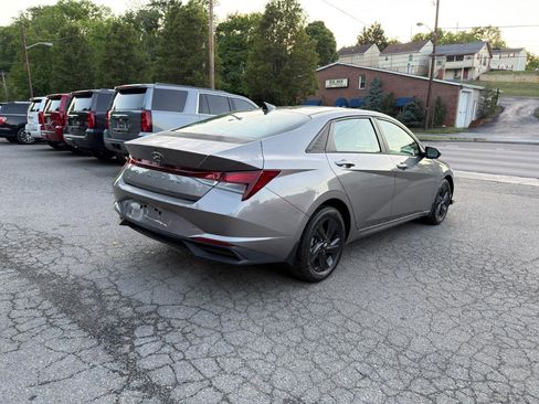 Used 2021 Hyundai Elantra SEL w/ Convenience Package FWD image 5