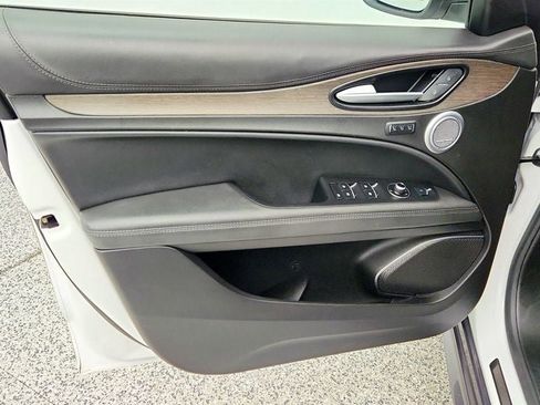 Used 2022 Alfa Romeo Stelvio Ti image 11