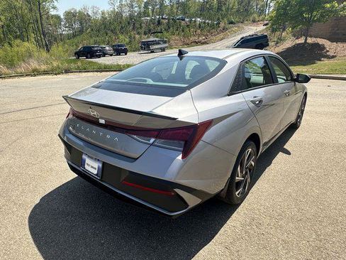 New 2025 Hyundai Elantra SEL image 5
