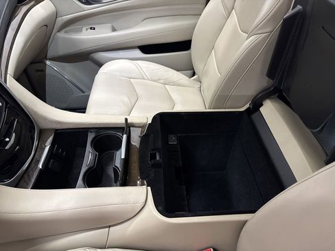 Used 2020 Cadillac Escalade Premium Luxury image 18