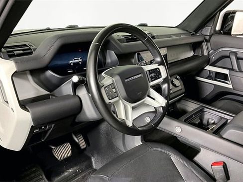Used 2024 Land Rover Defender 110 S image 16