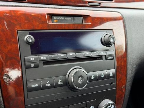 Used 2010 Chevrolet Impala LS FWD image 10